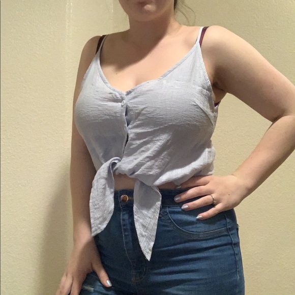 Light blue cropped tank top w/ button & tie up - Picture 2 of 8